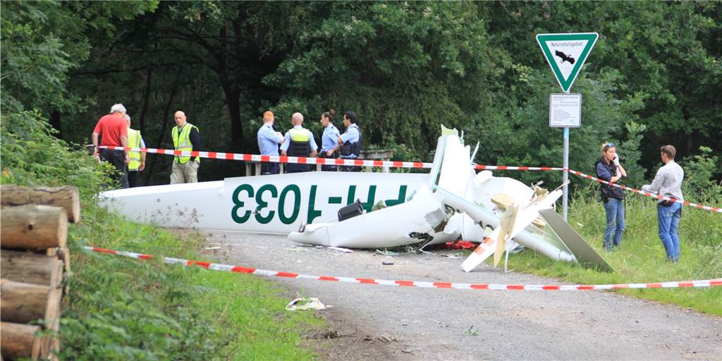 Erste Fakten zu Flugzeugabstürzen: Kollision nach Überholmanöver Erste Fakten zu Flugzeugabstürzen: Kollision nach Überholmanöver