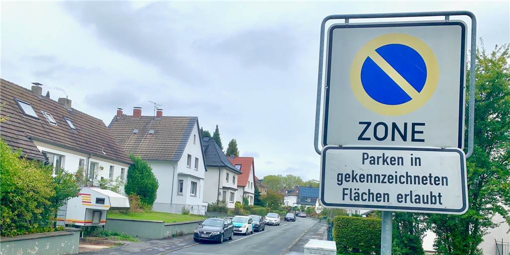 Schönau kommt nicht zur Ruhe – gibt es zu viele Autos in der Siedlung? Schönau kommt nicht zur Ruhe – gibt es zu viele Autos in der Siedlung?