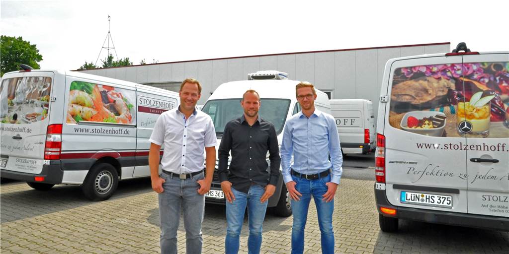 Caterer und Corona: Dennis Stolzenhoff sieht die Krise als Chance Die drei Stolzenhoff-Brüder Helmut-Christian (v.l.), Dennis und Jan arbeiten zusammen mit ihren Eltern im Familienunternehmen. In der Corona-Zeit muss der Caterer neue Wege gehen.
