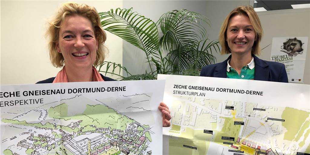 Ina Bahr, bei der Stadt Leiterin des Projektes "Neue Derner Mitte", und Susanne Linnebach, Leiterin des Amtes für Stadterneuerung (v.l.), wünschen sich eine kleinteilige Bebauung auf der Grenze von Derner Einkaufszentrum und dem Gelände der ehemaligen Zeche Gneisenau