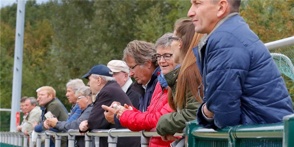 Ungeschlagen, 200 Jugendspieler und ein schicker Kunstrasen - es läuft bei einem Dortmunder Verein Ungeschlagen, 200 Jugendspieler und ein schicker Kunstrasen - es läuft bei einem Dortmunder Verein