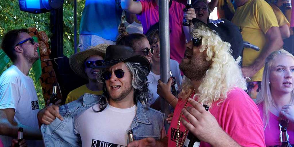Mallorca-Hit aus Herbern: Tim Röwekamp und Tim Pleger drehen Musikvideo Tim Röwekamp und Tim Pleger haben ein Musikvideo zu ihrem Song im Dortmunder Hafen gedreht.