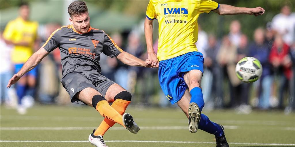 „Die Pause nervt“: Jussef Saado vom Werner SC möchte endlich wieder auf den Platz zurück Jussef Saado (l.) verpasste das Kreispokal-Spiel vergangene Woche gegen den SV Herbern. Dieses Bild stammt aus der Liga-Partie der Saison 2019/20.