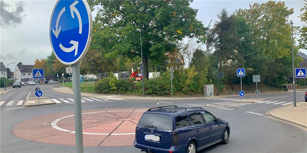 Weiterbau der U49: So stehen die Chancen für das Großprojekt Hinter den Bäumen am Berghofer Kreisverkehr könnte ein Wendepunkt für eine Stadtbahn entstehen.