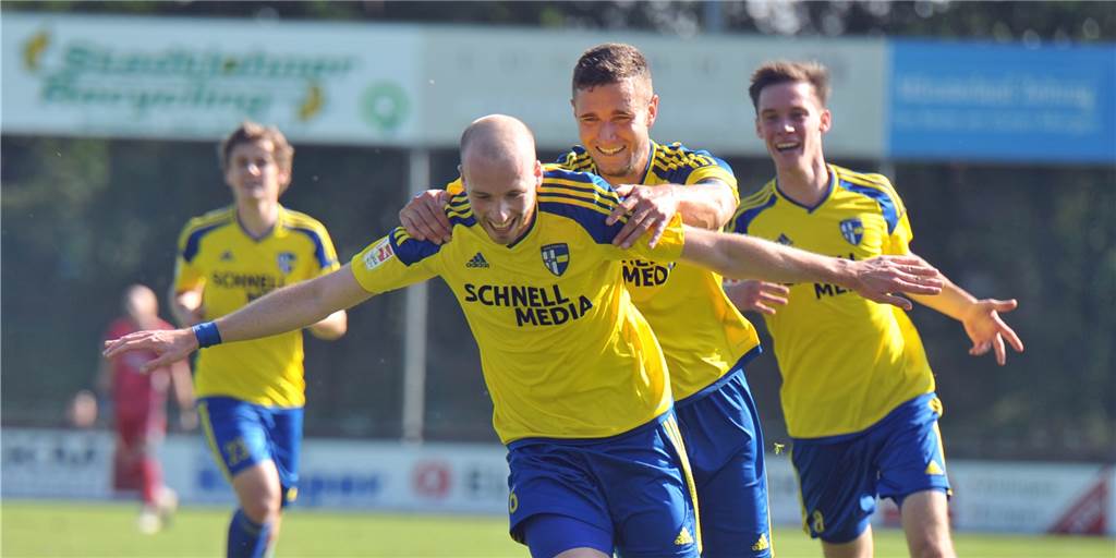 Mit Euphorie und Eigengewächsen: SpVgg Vreden mischt die Oberliga auf Besonders stolz sind die Vredener auf ihre "Eigengewächse", hier Marvin Hakvoort, Carlo Korthals, Niklas Niehuis und Nicolas Ostenkötter.