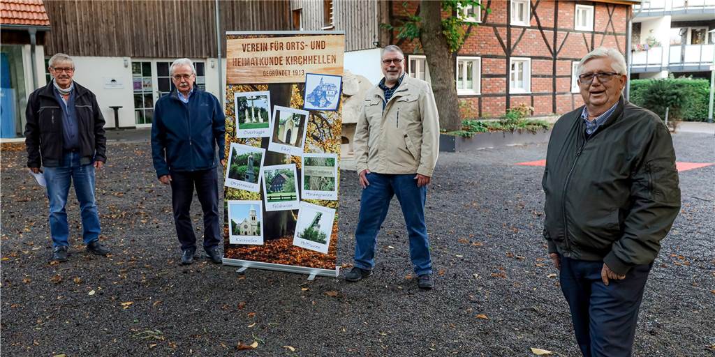 Der Heimatverein Kirchhellen hat für die Zukunft viele Pläne Das Foto zeigt (v.l.) Richard Grütjen, Willi Stein, Hans-Jürgen Fey und Peter Pawliczek vor dem Heimathaus.