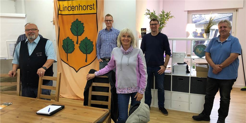 Bewerbungs-Training und Handy-Kurse: IG BergAuf startet durch Die Mitglieder der Interessengemeinschaft IG BergAuf setzen sich für die Bewohner der Menschen rund um die Bergstraße ein (v.l.): Detlev Lachmann, Klaus Kurek (verdeckt), Andreas Frank, Lisa Kurek, Marco Meiritz und Michael Hammacher