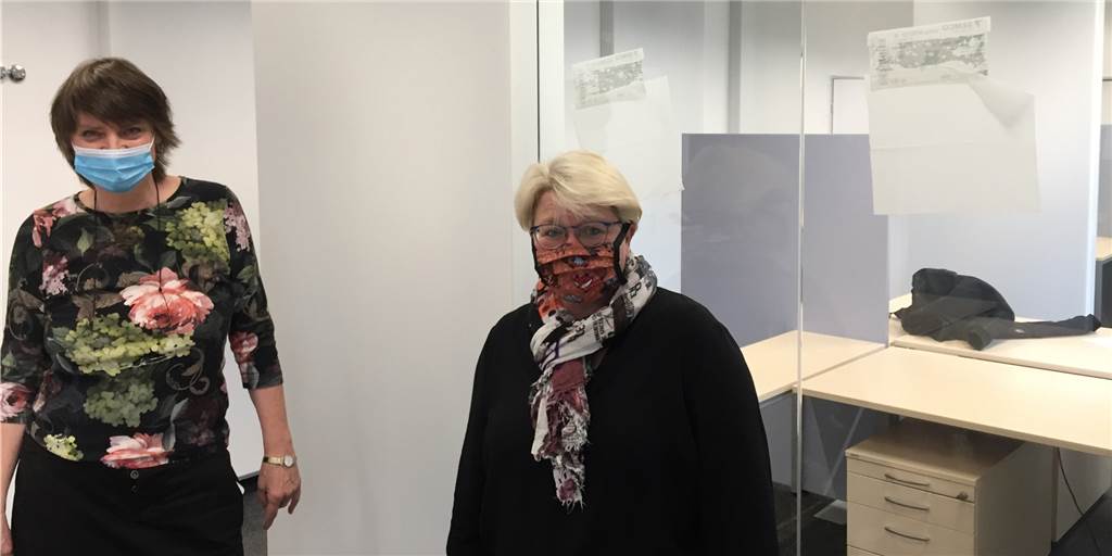 Renovierung läuft: Bezirksverwaltungsstelle soll bald wieder öffnen
Bezirksverwaltungsstellenleiterin Silvia Hollmann-Schiek (l.) und Katja Rensinghoff, Teamleiterin der Bürgerdienste in Hombruch freuen sich sehr auf die neuen Räume der Bürgerdienste