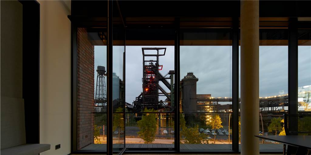 Im neuen „Phoenix-Werk“ hat man die alten Hochöfen immer im Blick Die Hochofenanlage auf Phoenix-West haben die Architekten des Büros SHA aus ihrem Besprechungsraum immer gut im Blick.