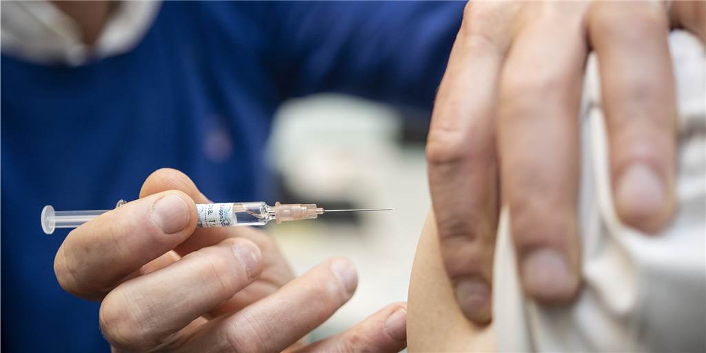 Grippe-Impfung in Lünen stark nachgefragt: Impfstoff kaum noch lieferbar Grippe-Impfung in Lünen stark nachgefragt: Impfstoff kaum noch lieferbar