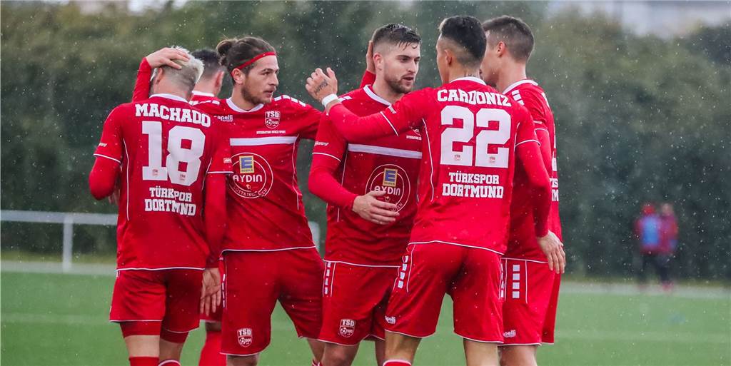 Türkspor-Spieler giftet gegen Kalpakidis: „Er hat mich vor allen gedemütigt“ Türkspor-Spieler giftet gegen Kalpakidis: „Er hat mich vor allen gedemütigt“