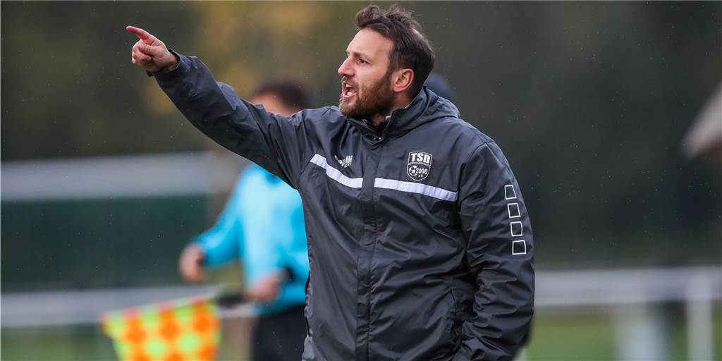 Türkspor-Trainer Kalpakidis reagiert auf Juka-Angriff: Das wird Konsequenzen geben Türkspor-Trainer Kalpakidis reagiert auf Juka-Angriff: Das wird Konsequenzen geben