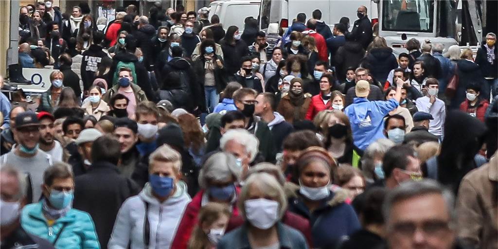 Städte-Vergleich: So streng ist Dortmund bei Corona-Regeln Auf dem Westenhellweg hielten sich am Dienstag (13.10.) nicht alle an die verschärfte Maskenpflicht.