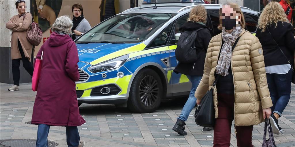 Viele Verstöße gegen Maskenpflicht in der City - noch ohne Folgen Die seit Dienstag geltende Maskenpflicht auf dem Westenhellweg wird von Polizei und Ordnungsamt kontrolliert.