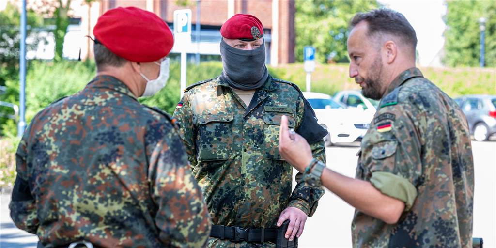 Corona-Pandemie: Dortmund bittet Bundeswehr um Hilfe In der nächsten Woche bekommt die Stadt Dortmund Hilfe von der Bundeswehr bei der Bekämpfung der Corona-Pandemie. Dieses Foto stammt von Sommer, als die Bundeswehr nach dem Corona-Ausbruch bei Tönnies half.