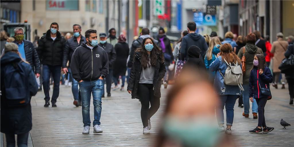 „Zweite Welle ist da“: Maskenpflicht im Freien wird in Dortmund ausgedehnt Die Maskenpflicht im Freien wird ausgedehnt.