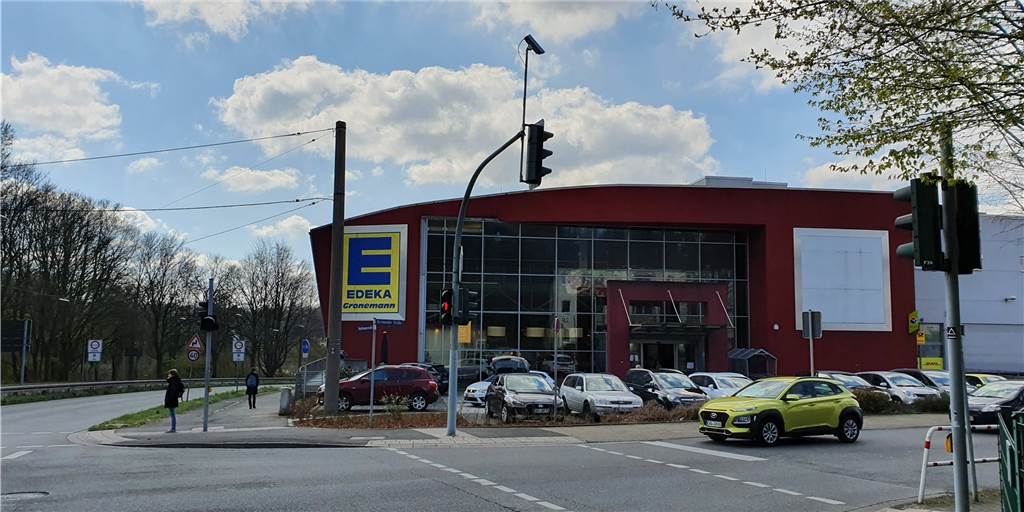 Corona: Supermärkte überlegen Rückkehr zu alten Hygiene-Konzepten Wer einkaufen gehen will, muss eine Maske tragen. Das gilt auch im Edeka Gronemann in Castrop-Rauxel.