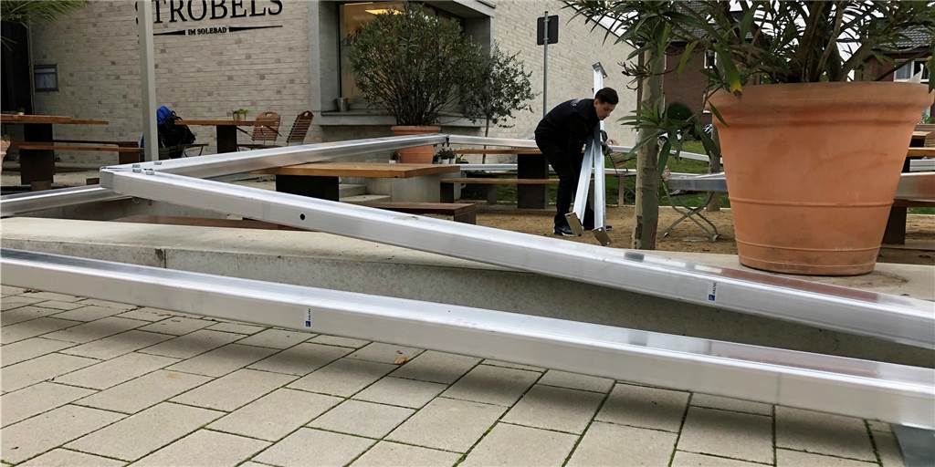 Das Strobels am Solebad Werne errichtet einen ganz besonderen Anbau Im Biergarten des Strobels haben die Aufbauarbeiten begonnen.