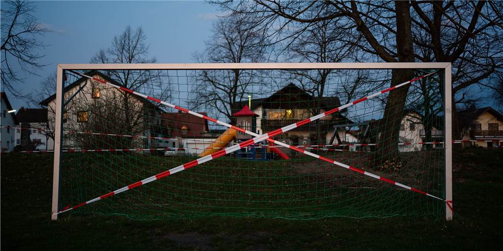 Sollte die aktuelle Fußball-Saison unterbrochen werden? Fünf Beiträge, fünf Meinungen Sollte die aktuelle Fußball-Saison unterbrochen werden? Fünf Beiträge, fünf Meinungen