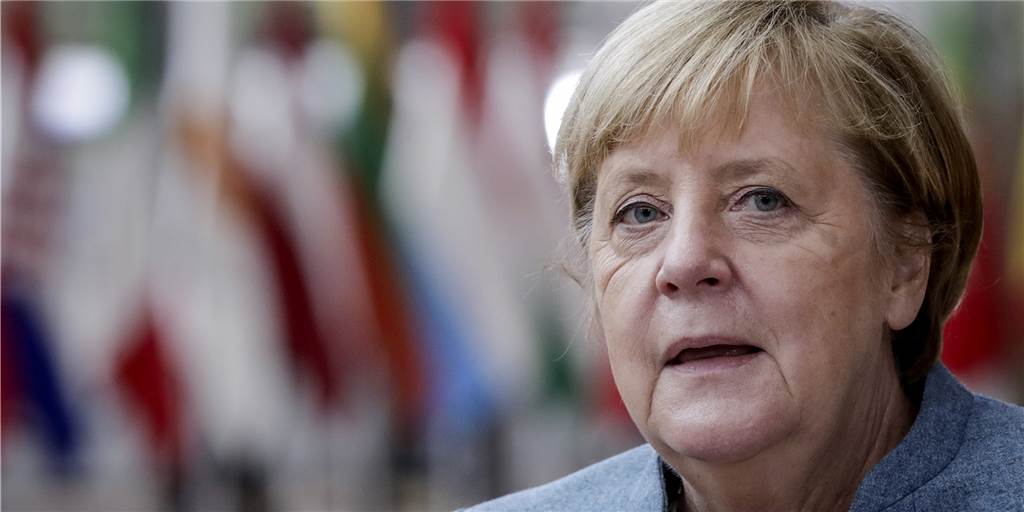 Merkel rät, deutlich weniger Menschen zu treffen – der FLVW will weiter Fußball spielen Merkel rät, deutlich weniger Menschen zu treffen – der FLVW will weiter Fußball spielen