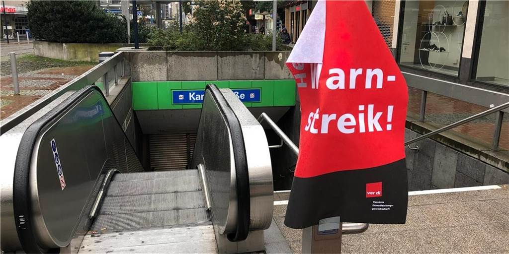 „Langsam reicht es“: Dortmunder sind empört über nächsten ÖPNV-Warnstreik Wie hier bei der Station Kampstraße blieben am Dienstag (20. Oktober) sämtliche U-Bahnhöfe in Dortmund geschlossen.
