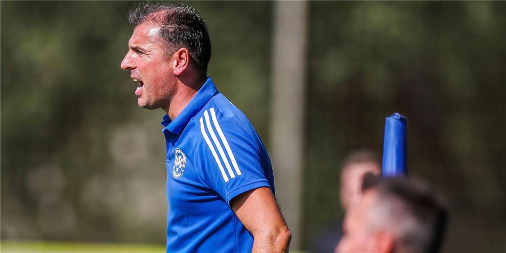 Aplerbeck gewinnt schon wieder – aber der ASC-Trainer feiert den gegnerischen Stürmer Aplerbeck gewinnt schon wieder – aber der ASC-Trainer feiert den gegnerischen Stürmer