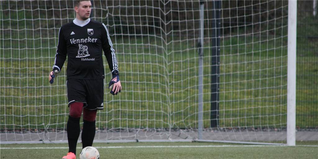 Philipp Sandhowe vom FC Nordkirchen ist nicht ohne Grund aktuell in Topform Philipp Sandhowe vom FC Nordkirchen ist nicht ohne Grund aktuell in Topform