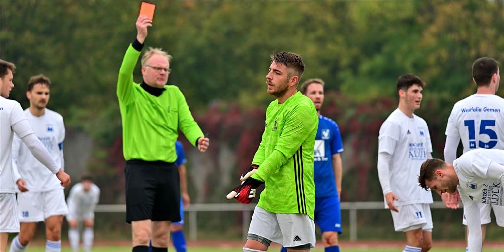 Plogmaker feiert sein Torwart-Debüt und hofft auf „eine einmalige Sache“ Philipp Berten musste gegen Westfalia Gemen II schon früh das Feld verlassen, für ihn sprang Feldspieler Kevin Plogmaker im Tor ein.