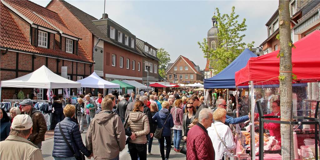 Verkaufsoffene Sonntage 2020 in Nordkirchen sind mehr als fraglich Der Maimarkt ist eine von mittlerweile drei großen Veranstaltungen in Nordkirchen, die viele Besucher in die Schlossgemeinde locken. Im Corona-Jahr 2020 mussten Großveranstaltungen ausfallen. Das haben auch die Einzelhändler zu spüren bekommen.