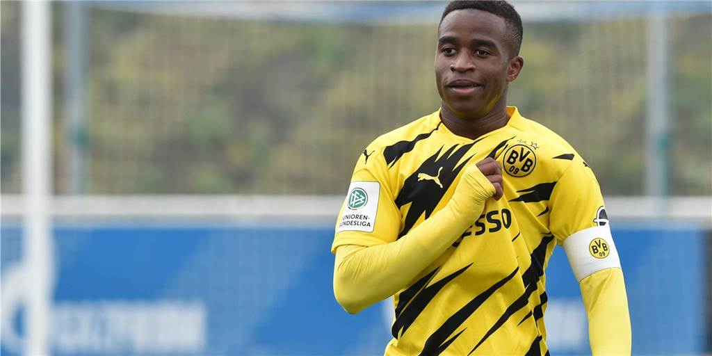 Fall Moukoko: Schalke forciert Aufklärung - Datenschutz bereitet Probleme Fall Moukoko: Schalke forciert Aufklärung - Datenschutz bereitet Probleme