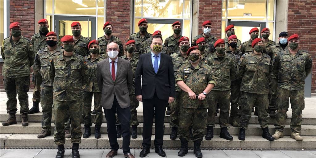 Re-Live: Bundeswehr in Dortmund im Corona-Einsatz - Stadt informiert Die Bundeswehr - hier ein Bild vom Corona-Einsatz in Verl - hilft auf Anforderung der Stadt Dortmund vor Ort im Kampf gegen die Pandemie.