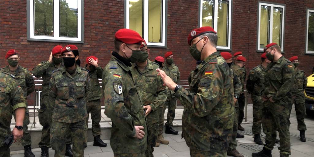 Corona-Hilfe der Bundeswehr in Dortmund zeigt schon jetzt erste Erfolge 40 Bundeswehrsoldaten helfen seit Donnerstag (15.10.) bei der Kontaktnachverfolgung im Gesundheitsamt