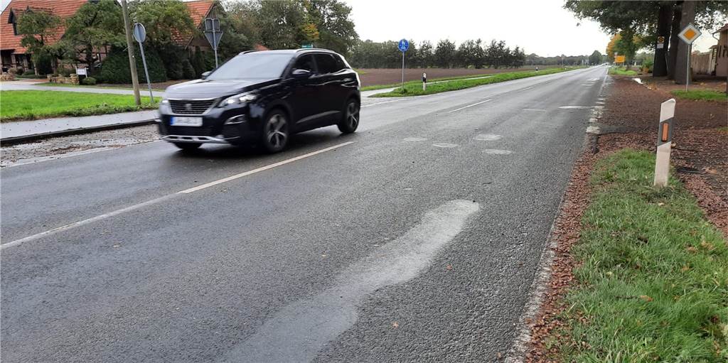 Straße zwischen Ahaus und Schöppingen wird monatelang zur Einbahnstraße Die Straße zwischen Ahaus und Schöppingen muss dringend saniert werden. Ab 26. Oktober wird sie deswegen bis Ende 2020 einseitig gesperrt.