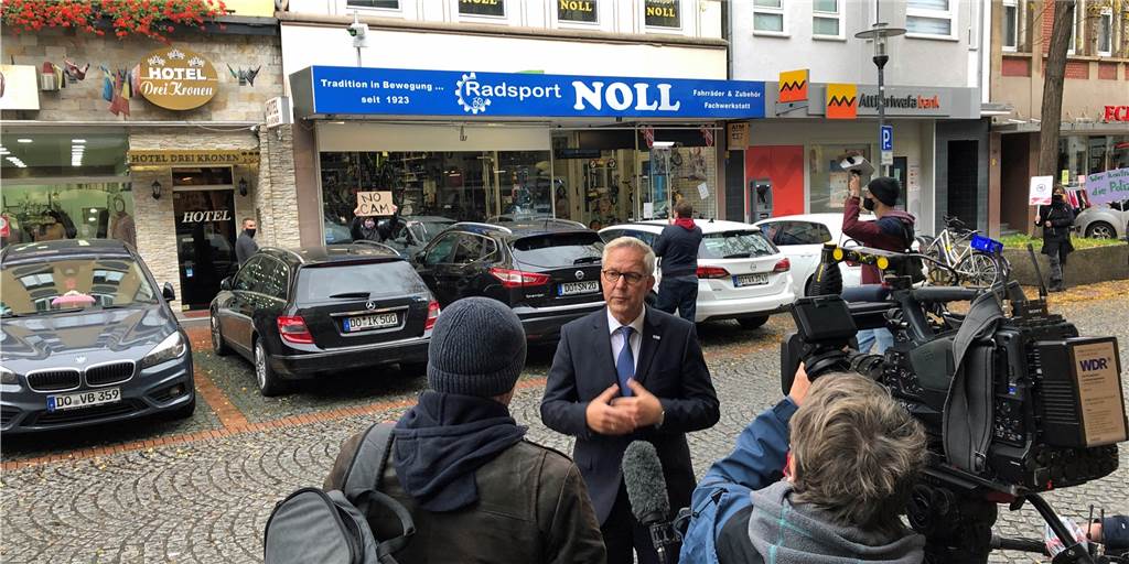 Unter Protest: Videobeobachtung in der Dortmunder Nordstadt ist gestartet Die erste von insgesamt 18 Videokameras, mit denen die Polizei Dortmund künftig einen Teil der Münsterstraße überwachen wird.
