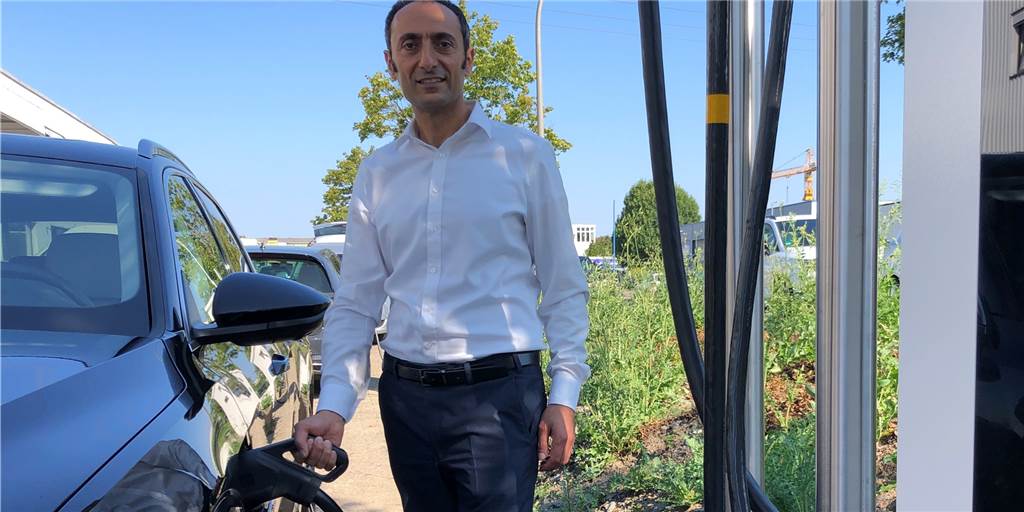 „Schafft sonst nur der BVB“: Dortmunder Firma prominent in den Tagesthemen Compleo-Chef Kachouh. Seit dem 21.10.2020 ist das Unternehmen an der Börse vertreten.