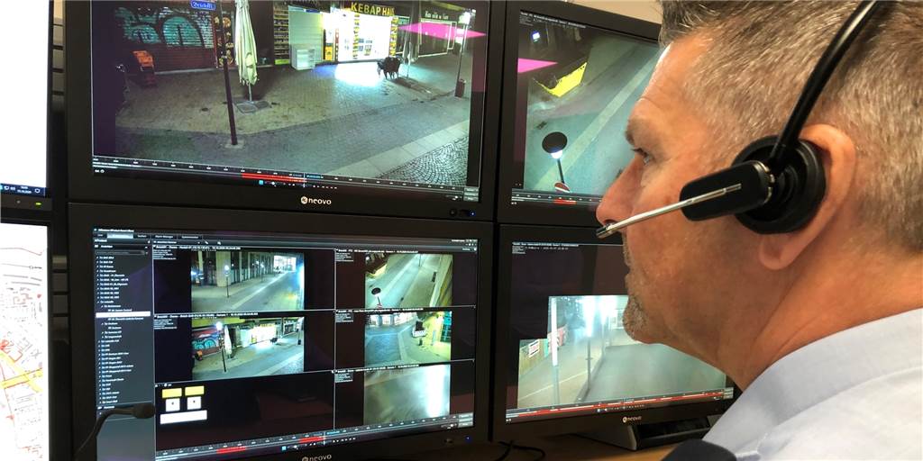 So sieht es im neuen Videobeobachtungsraum in der Leitstelle der Polizei Dortmund aus. An der Münsterstraße sollen 18 Kameras an 8 Gebäuden installiert werden.