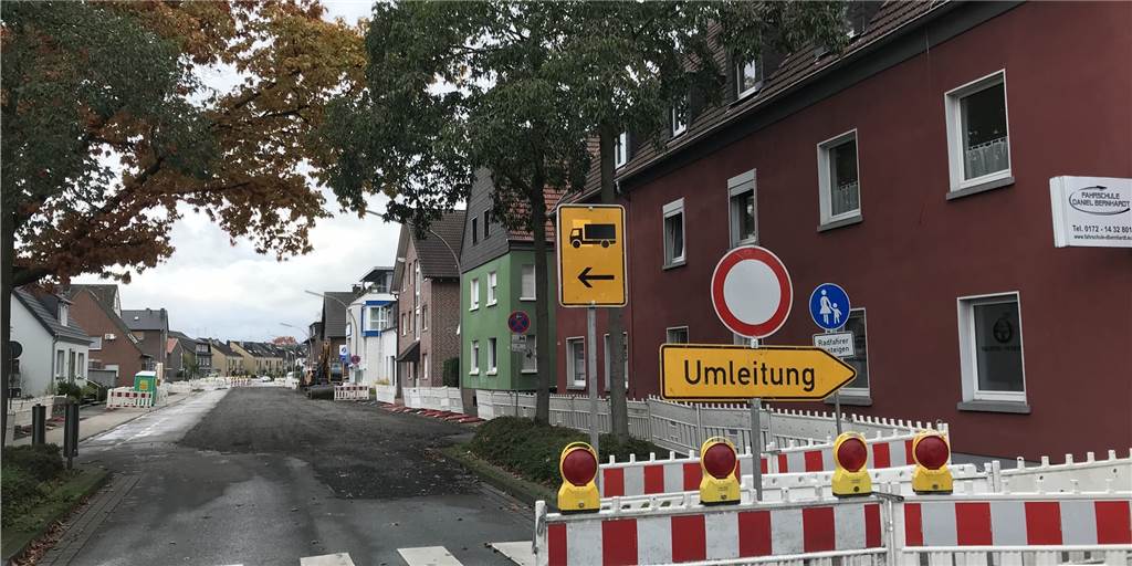 Großbaustelle Klosterstraße mit zwei Tagen Verspätung gestartet Die Großbaustelle Klosterstraße in Dorsten hat mit zweitägiger Verspätung begonnen.