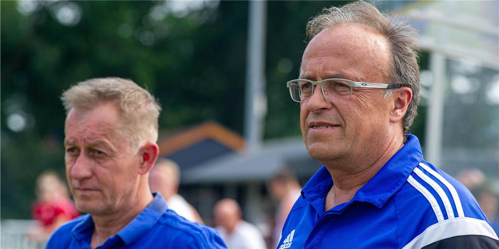 Mit 42 Jahren in der Kreisliga: „Ich will so lange spielen wie es noch geht“ Lavesums Trainer Michael Ecker (r.) und René Kownatka haben mit Mike Westrup einen äußerst erfahrenen Mann in ihren Reihen.