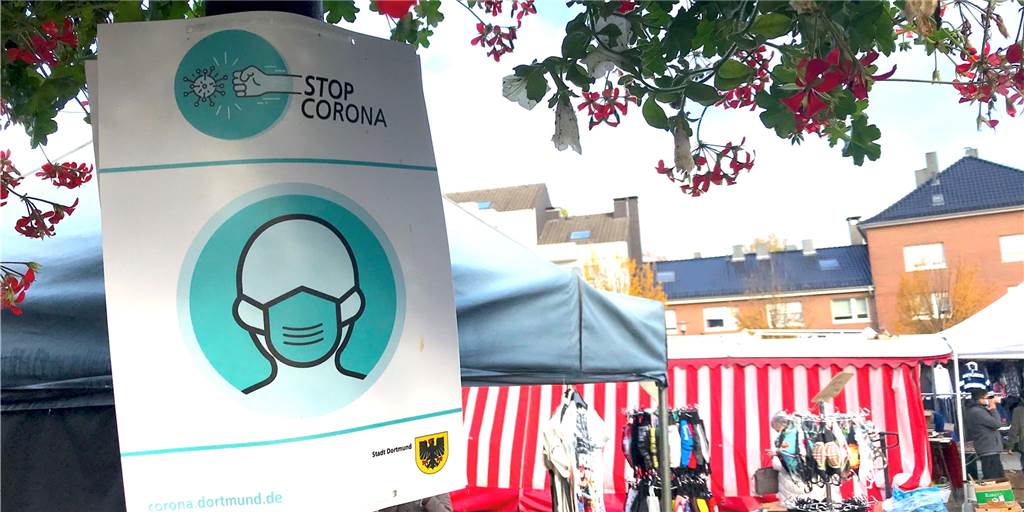 Maskenpflicht im Corona-Hotspot: Dutzende Verstöße in nur einer Stunde Maskenpflicht auf dem Huckarder Marktplatz.