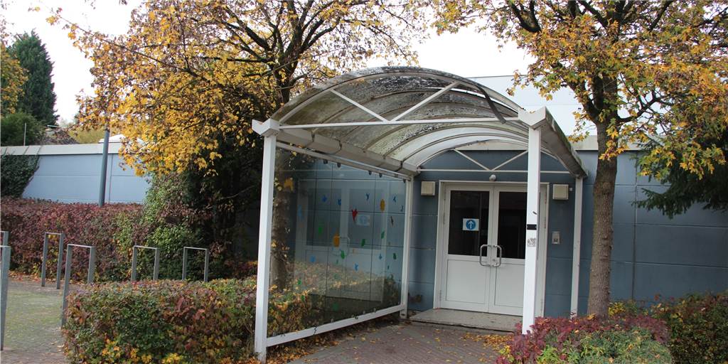 Turnhalle in Werne gesperrt: Nicht nur der Sportunterricht könnte ausfallen Diese Turnhalle am Gymnasium in Werne erfüllt die vom Land NRW vorgegebenen Voraussetzungen in der Corona-Krise nicht. Es droht, dass Sportunterricht ausfällt. Aber nicht nur der Schulsport in dieser Halle steht auf der Kippe.