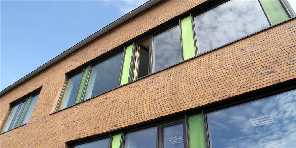 Mit Decke zur Schule: Frische Luft ist wichtig an den Schulen in Werne Regelmäßiges Lüften im Unterricht: Wie hier an der Marga-Spiegel-Schule in Werne ist die Zufuhr mit frischer Luft eine wichtige Prämisse im Unterricht während der Corona-Zeit.