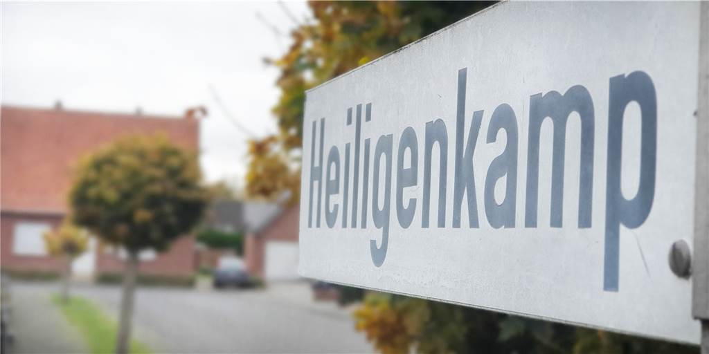 Hintergründe der Messerstecherei im Heiligenkamp bleiben mysteriös Im Heiligenkamp soll es im Dezember 2017 zu einer Messerstecherei gekommen sein. Vieles bleibt dabei bis jetzt mysteriös.