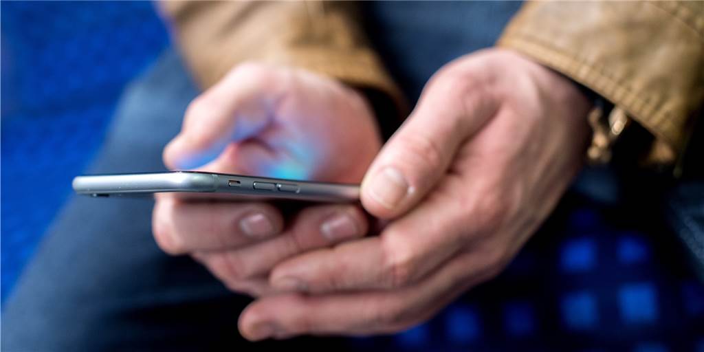 Angeblich günstige Angebote im Handyshop können teure Falle werden Angeblich günstige Angebote im Handyshop können teure Falle werden