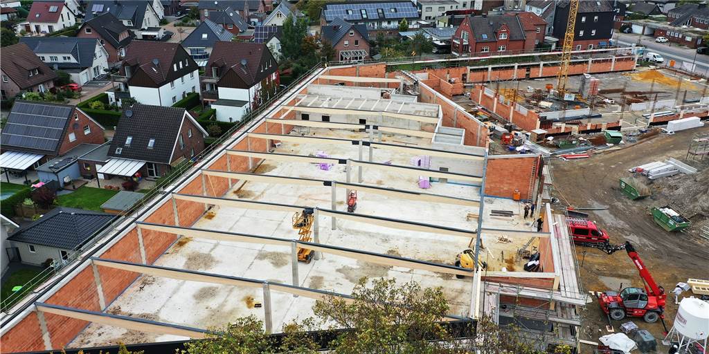 Neuer Rewe kommt im Sommer 2021 - was wird aus dem Rewe in der Altstadt? Auf dieser Baustelle an der Kreisstraße entstehen neue Einzelhandelsgeschäfte, wie der Rewe-Markt.