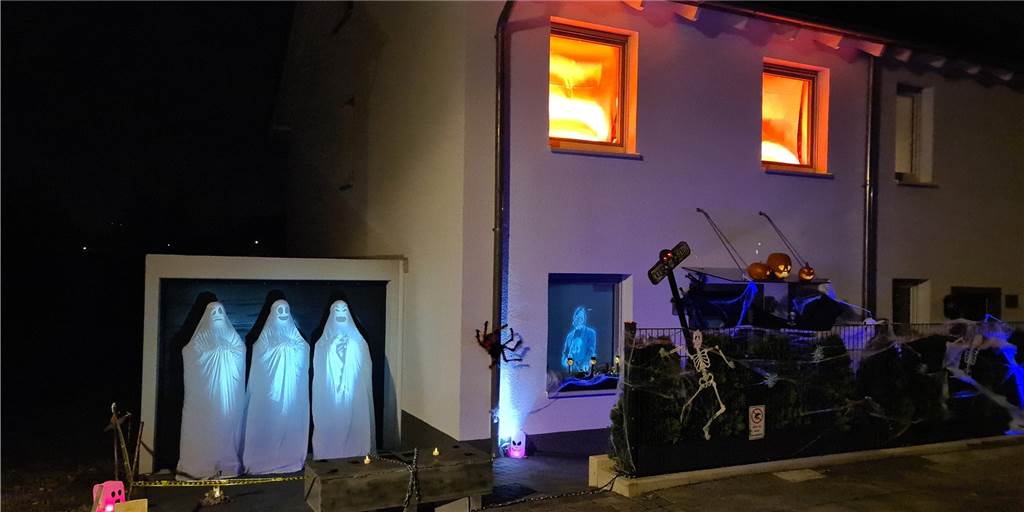 Halloween-Haus fasziniert Gruselfans: Der Macher verrät seine Tricks An der Waldenburger Straße haben Andreas Buchwald und seine Familie ihr Haus mit allerhand Grusel-Installationen verziert.