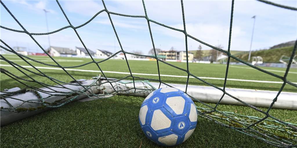 Eine noch längere Pause droht: Wird in diesem Jahr überhaupt noch gespielt? Ein Ball wird so schnell ein Stürmer mehr im Netz versenken, die Saison wurde vorerst für rund einen Monat unterbrochen.