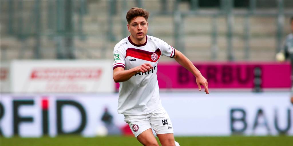 Ex-Schalker Sandro Plechaty erklärt im Interview die Unterschiede zu seinen früheren Stationen Ex-Schalker Sandro Plechaty erklärt im Interview die Unterschiede zu seinen früheren Stationen