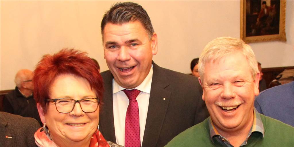 Austritt aus Fraktion: Jutta Steiner und Wolfgang Jeske über SPD enttäuscht Jutta Steiner und Wolfgang Jeske (r.) - hier im Jahr 2018 mit dem künftigen Landrat Mario Löhr - haben die SPD-Fraktion verlassen und gründen eine eigene Fraktion.
