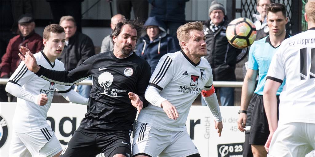 Joemann feiert ein 20-Minuten-Comeback und dann kommt der Lockdown Lippramsdorfs Robin Joemann (2.v.r.) feierte gegen die Sportfreunde Merfeld sein Comeback nach eineinhalb Monaten Pause.