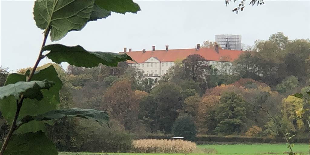Der W8 lockt den Wanderer auf eine falsche Fährte Das Schloss Cappenberg begleitet streckenweise den Wanderer auf der Rundtour W8 in Langern.